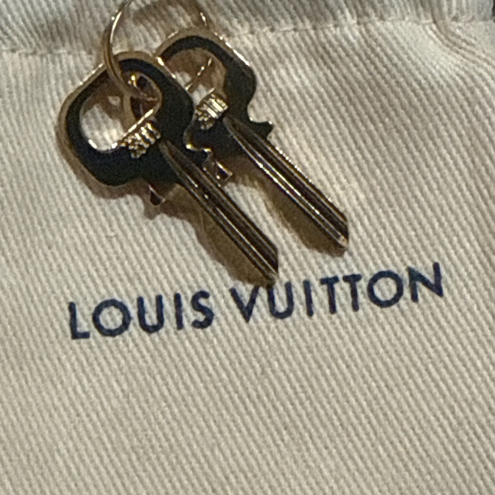 Authentic Louis Vuitton Key Set (3111) with Branded Jewerly  Pouch + Box & Bag!